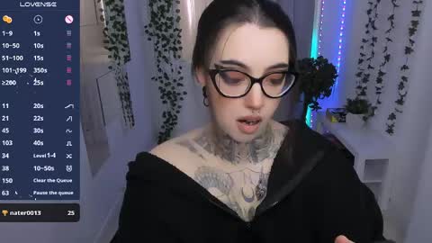 Snapshot of dixipixi_ chatting on May 9, 5:45 am dixipixi_ online show from May 9, 5:45 am