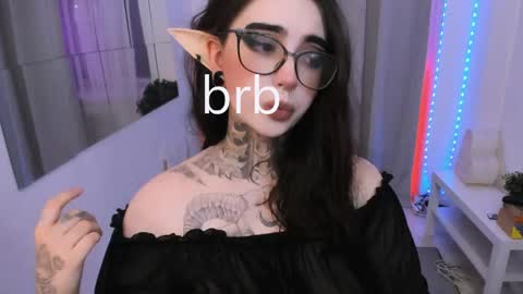 Snapshot of dixipixi_ chatting on May 16, 10:36 am dixipixi_ online show from May 16, 10:36 am