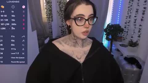 Snapshot of dixipixi_ chatting on June 19, 6:29 am dixipixi_ online show from June 19, 6:29 am