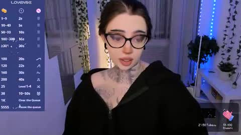 Snapshot of dixipixi_ chatting on July 2, 10:21 am dixipixi_ online show from July 2, 10:21 am
