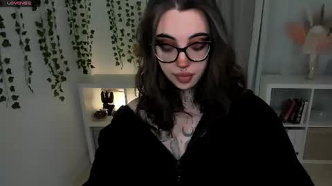 Snapshot of dixipixi_ chatting on July 4, 10:21 am dixipixi_ online show from July 4, 10:21 am
