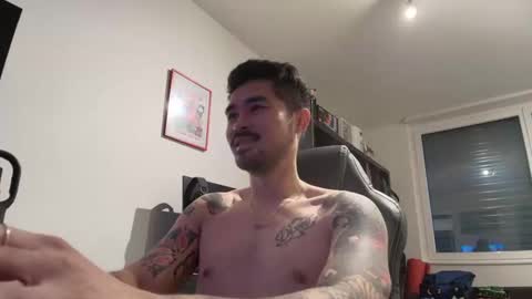 D online show from December 1, 9:03 am