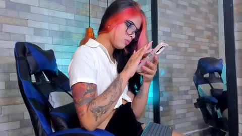 Snapshot of dixypalmer chatting on September 28, 7:19 pm DixyPalmer online show from September 28, 7:19 pm