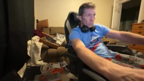 Snapshot of dizzyash chatting on February 13, 3:35 am Hansel and Gretle online show from February 13, 3:35 am