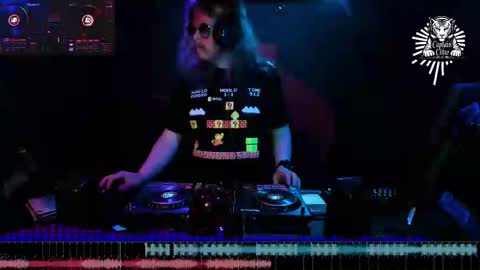 Adrian Arturo online show from February 22, 11:24 pm
