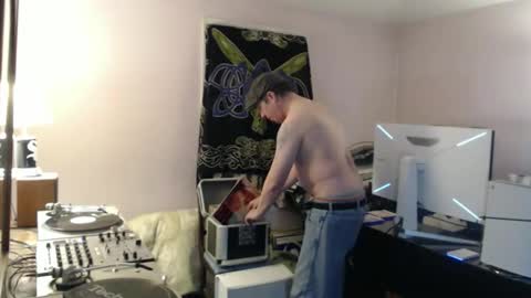 Snapshot of dj_sublime chatting on March 4, 8:09 am dj_sublime online show from March 4, 8:09 am