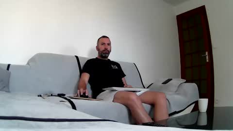 Snapshot of djo3322 chatting on December 5, 10:01 am Djo online show from December 5, 10:01 am