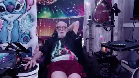 Snapshot of djpointe chatting on November 30, 11:31 pm DJPointe online show from November 30, 11:31 pm