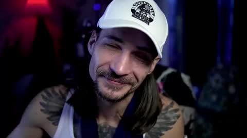 Snapshot of dl_raven chatting on November 9, 7:39 am Silverhand online show from November 9, 7:39 am