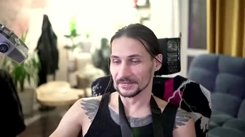 Snapshot of dl_raven chatting on November 13, 5:12 pm Silverhand online show from November 13, 5:12 pm