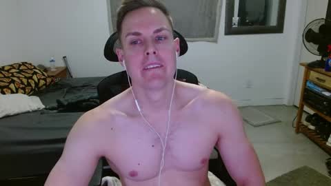 Snapshot of dmoney212 chatting on May 9, 7:13 am dmoney212 online show from May 9, 7:13 am