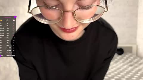 Snapshot of dodiebabikian chatting on October 17, 9:06 pm Annie PVT IS OPEN online show from October 17, 9:06 pm