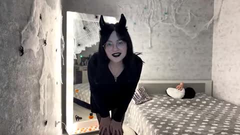 Snapshot of dodiebabikian chatting on October 26, 9:10 pm Annie PVT IS OPEN online show from October 26, 9:10 pm