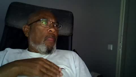 Snapshot of dofrank969 chatting on August 1, 7:35 pm dofrank969 online show from August 1, 7:35 pm