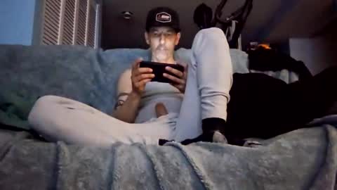 Snapshot of dogbone999081 chatting on March 15, 8:42 am dogbone999081 online show from March 15, 8:42 am