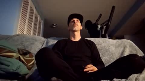 Snapshot of dogbone999081 chatting on March 24, 7:24 am dogbone999081 online show from March 24, 7:24 am