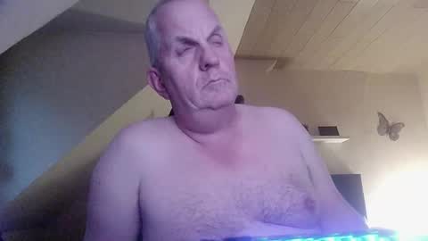 Snapshot of doggy2629 chatting on October 23, 4:17 pm doggy2629 online show from October 23, 4:17 pm