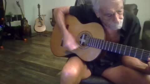 Snapshot of dogluc7 chatting on October 30, 5:20 am dogluc7 online show from October 30, 5:20 am