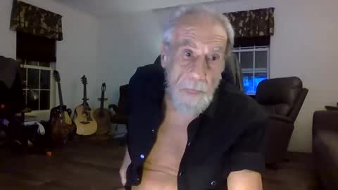 Snapshot of dogluc7 chatting on February 20, 6:26 am dogluc7 online show from February 20, 6:26 am