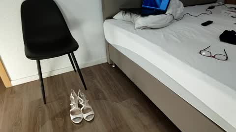 doit4thefun87 online show from April 8, 8:09 pm