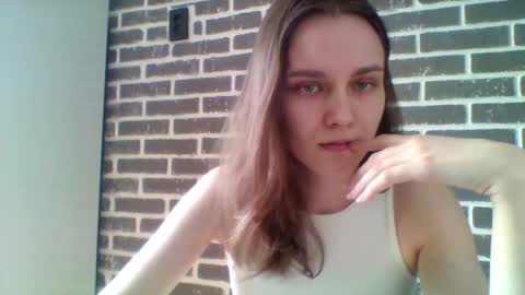 dolcezza_ online show from April 23, 9:52 am