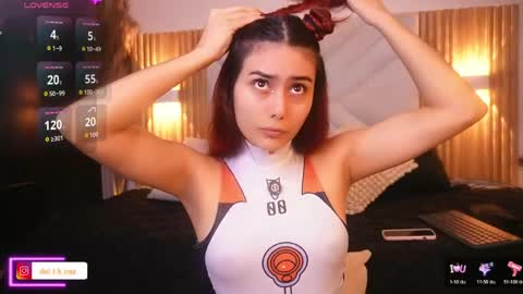 doll_kira_ online show from May 6, 3:06 pm