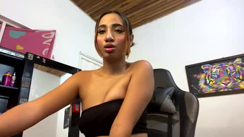 Snapshot of doll_miaa chatting on February 12, 3:07 am doll_miaa online show from February 12, 3:07 am