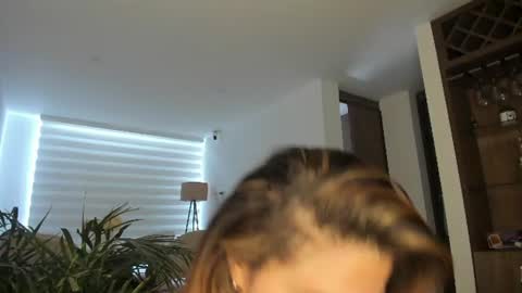 Snapshot of doll_oriana chatting on June 17, 8:43 pm doll_oriana online show from June 17, 8:43 pm