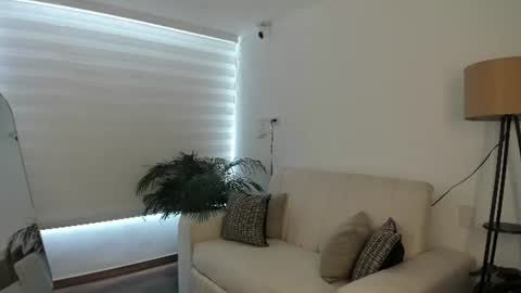 Snapshot of doll_oriana chatting on July 16, 8:48 pm doll_oriana online show from July 16, 8:48 pm