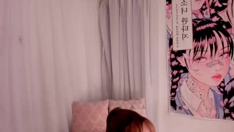 Snapshot of doll_venus chatting on March 19, 11:31 pm Roxana independent model can you help me reach 100 hands up uwu online show from March 19, 11:31 pm