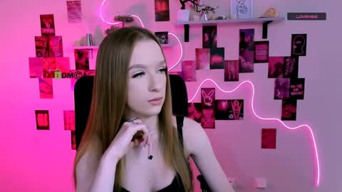 doll_vey online show from May 8, 9:03 am