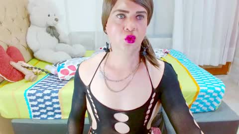 Snapshot of dolldirtyxxx1 chatting on January 8, 5:10 am ilona online show from January 8, 5:10 am