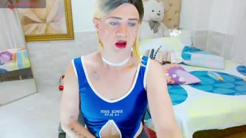 Snapshot of dolldirtyxxx1 chatting on April 15, 5:14 am ilona online show from April 15, 5:14 am