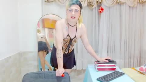 Snapshot of dolldirtyxxx1 chatting on May 9, 5:23 am ilona online show from May 9, 5:23 am