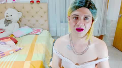Snapshot of dolldirtyxxx1 chatting on May 19, 5:14 am ilona online show from May 19, 5:14 am