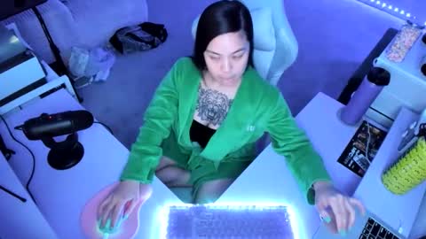 DOLLLFACE online show from February 16, 5:25 am