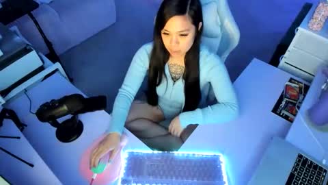 DOLLLFACE online show from February 22, 6:13 am