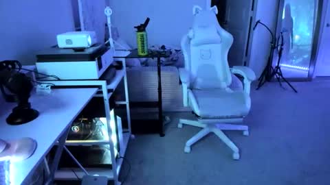 DOLLLFACE online show from March 21, 4:17 am