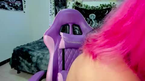 dolly_bones online show from October 18, 2:58 am