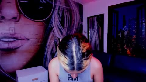 Snapshot of dolly_pocket chatting on March 12, 9:10 pm Dolly pocket online show from March 12, 9:10 pm