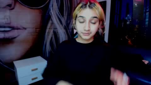 Snapshot of dolly_pocket chatting on March 24, 9:09 pm Dolly pocket online show from March 24, 9:09 pm