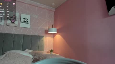 Call me Zoe  online show from January 7, 7:42 am