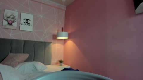 Call me Zoe  online show from January 27, 5:25 am