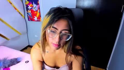 Snapshot of dollyjuicy1 chatting on December 2, 8:33 pm dollyjuicy1 online show from December 2, 8:33 pm
