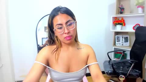 Snapshot of dollyjuicy1 chatting on January 20, 12:36 am dollyjuicy1 online show from January 20, 12:36 am