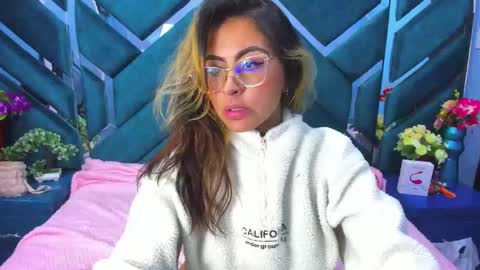 Snapshot of dollyjuicy1 chatting on February 28, 3:48 am dollyjuicy1 online show from February 28, 3:48 am