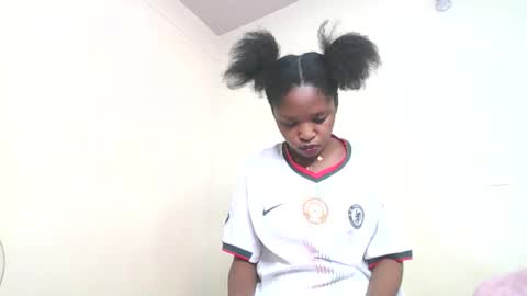 Snapshot of dollythegirl chatting on February 4, 7:47 am kadolly online show from February 4, 7:47 am