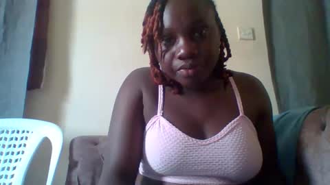 Snapshot of dollyvee chatting on November 12, 11:21 am dollyvee online show from November 12, 11:21 am