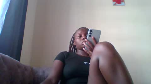 Snapshot of dollyvee chatting on April 8, 6:46 am dollyvee online show from April 8, 6:46 am