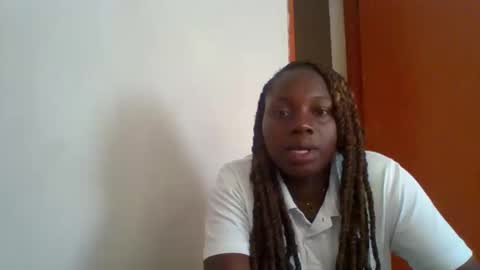 Snapshot of dollyvee chatting on April 21, 12:44 pm dollyvee online show from April 21, 12:44 pm